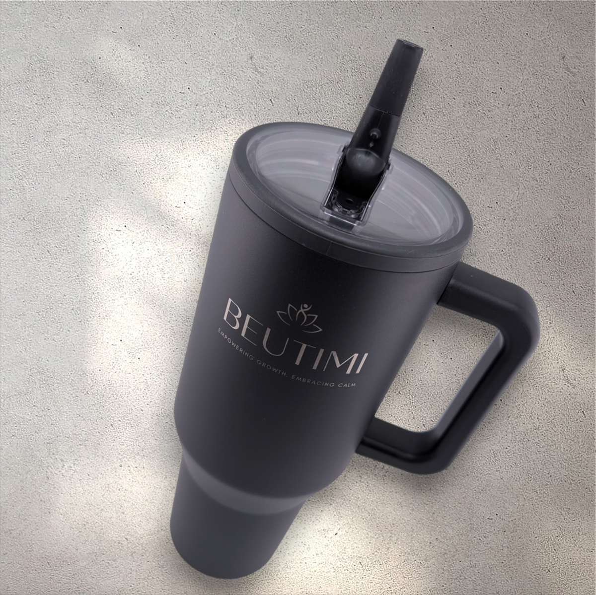 Beutimi Leakproof Hydrojug in black with flip straw lid displayed at an angle on concrete surface
